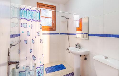 Four-Bedroom Holiday Home image 3