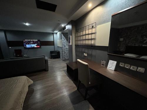 Athina Airport Hotel - image 10