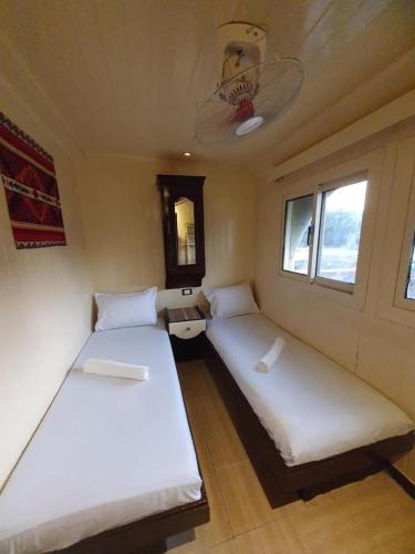 Moon Boat Room Type - Twin Room