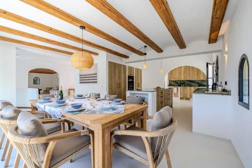 Stylish villa, stunning views in Javea in อัมโบโล