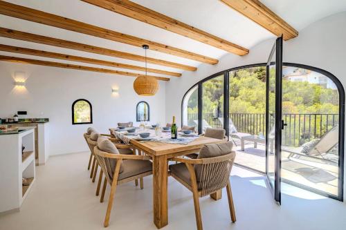 Stylish villa, stunning views in Javea in อัมโบโล