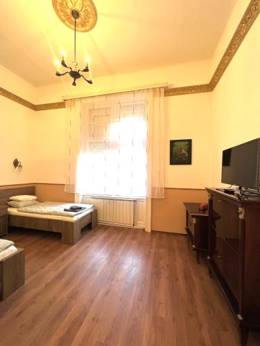 Riverside apartment - image 12