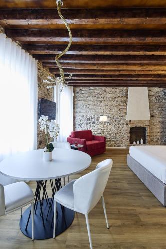 SARPI Apartment & Suite 5