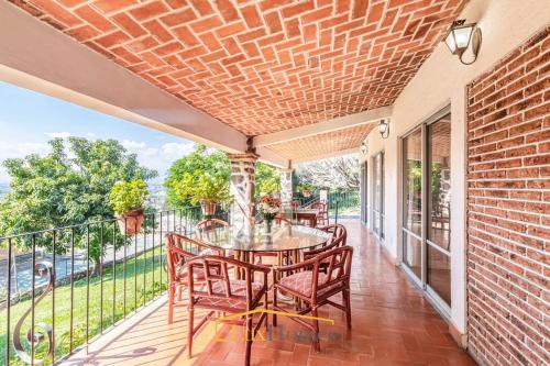 Amplia & cómoda casa, alberca, jardín y una vista fenomenal in Morelos, Mexico