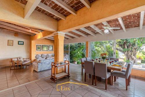 Amplia & cómoda casa, alberca, jardín y una vista fenomenal in Morelos, Mexico