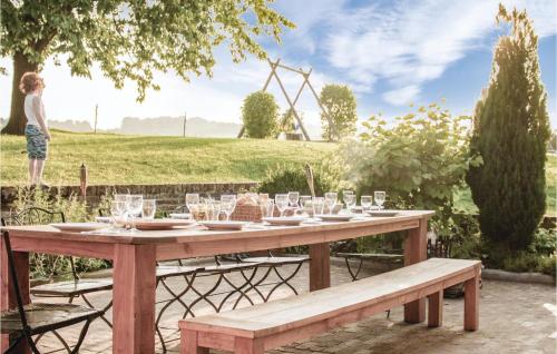 外觀, Amazing Home In Remersdaal With Wifi in 富倫