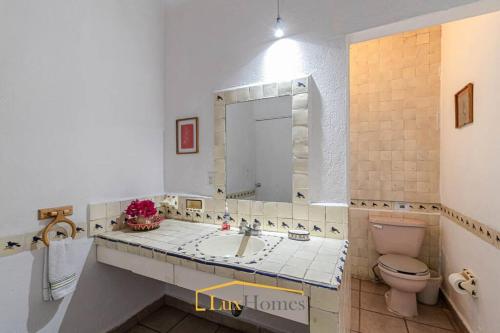 Amplia & cómoda casa, alberca, jardín y una vista fenomenal