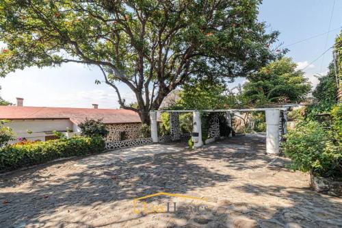 Amplia & cómoda casa, alberca, jardín y una vista fenomenal