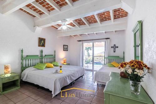 Amplia & cómoda casa, alberca, jardín y una vista fenomenal