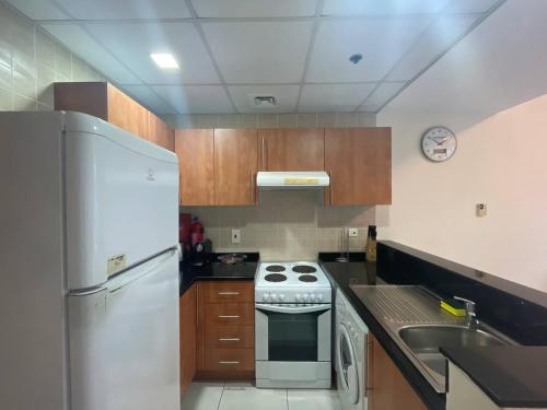 Very Convenient Apartment steps to Metro and Marina Mall Managed by SunnyHomes, Dubai (foto 6)