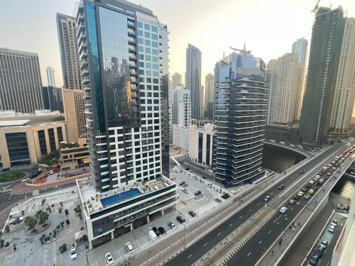 Very Convenient Apartment steps to Metro and Marina Mall Managed by SunnyHomes, Dubai (foto 5)