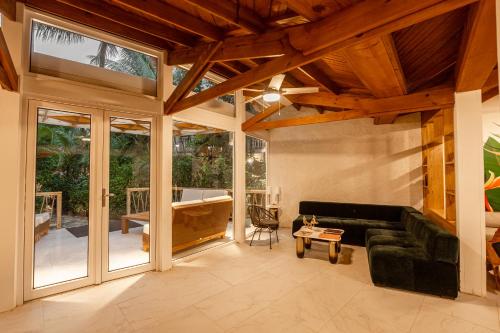 Lobby, Paradise Beach Hotel & Resort in West Bay