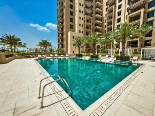 Luxe & Comfy Madinat Jumeirah - Apartment with Scenic Views - Pool Managed by SunnyHomes, Дубай
