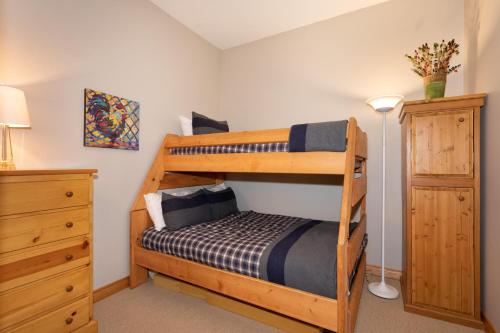 Stoneridge 27 | Cozy Townhome w/ Ski-in-Ski-Out Access, Hot Tub, Parking in Whistler, Canada