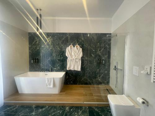 4heavens_naples Room Type - King Suite with Spa Bath 4heavens_naples Room Type - King Suite with Spa Bath