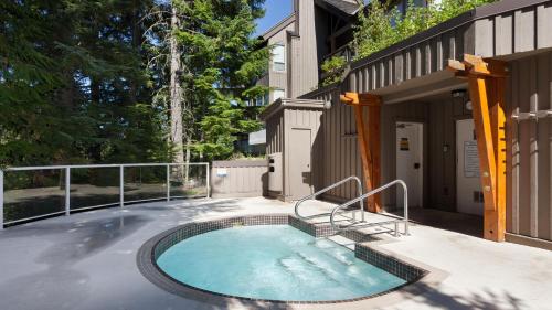 Painted Cliff 31 | Ski-In Ski-Out Townhome close to Upper Village w/ Hot Tub & Parking in Whistler, Canada