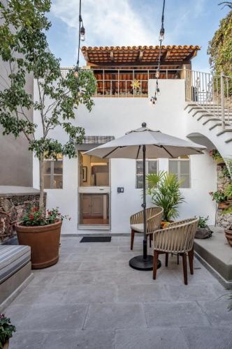 Casa Jari, Stylish 2 BD in Centro in San Miguel de Allende, Mexico