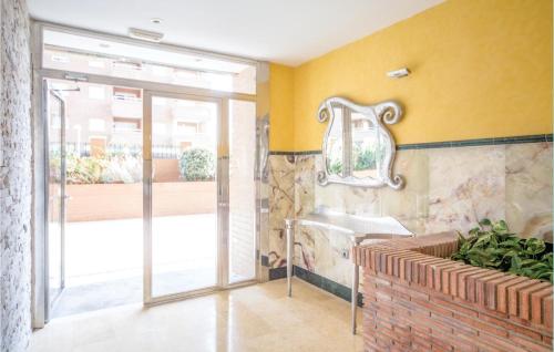 Amazing apartment in Oropesa del Mar w/ Indoor swimming pool Outdoor swimming pool and 2 Bedrooms - image 7