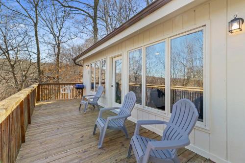 111 Holly Ln by Carolina Stays in Beech Mountain, USA