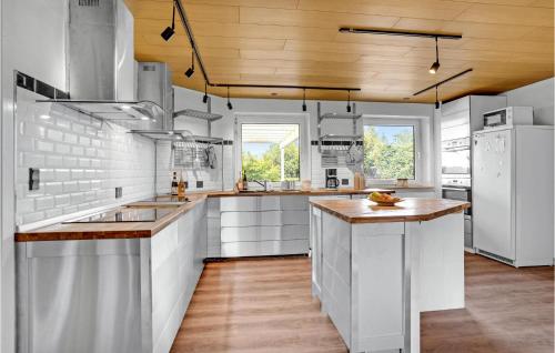 Kitchen, Beautiful Home In Haderslev With Wifi in Arosund