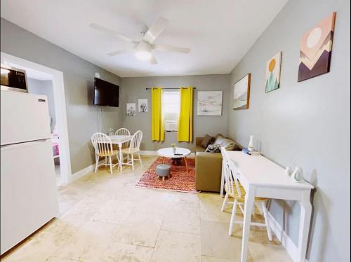 Facilities, Sea Steps by Lowkl in Fort Lauderdale (FL)