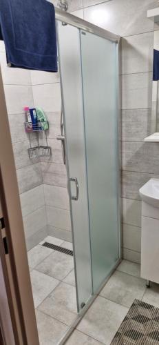 Dušš, Bytový dům Počátky (Bytovy dum Pocatky) in Valcha