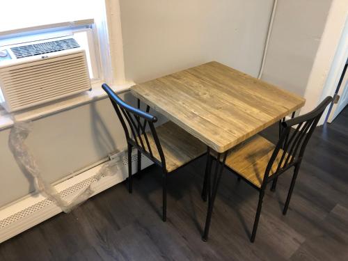 Létesítmények, Private 2-bedroom with free parking and direct bus to NYC Manhattan only 2 blocks away in Linden (NJ)