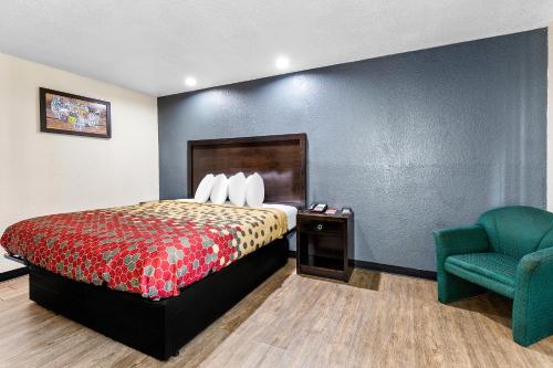 Econo Lodge Akron - image 6