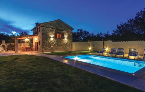Peldbaseins, Two-Bedroom Holiday Home 0 In Filipana in Filipana