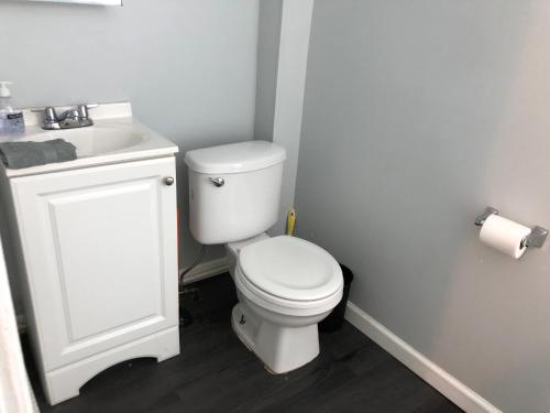 Private 2-bedroom, Direct bus to NYC nearby, Free Parking in Linden, USA