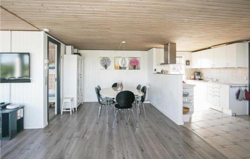 keuken, Pet Friendly Home In Hvide Sande in Ringkøbing