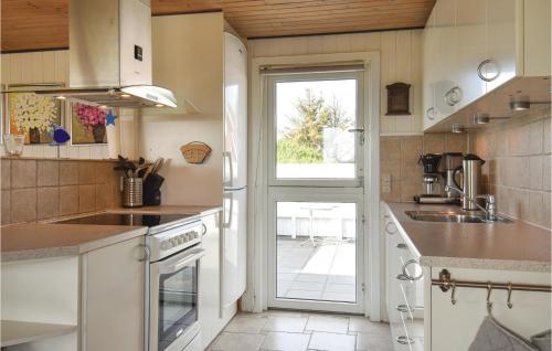 keuken, Pet Friendly Home In Hvide Sande in Ringkøbing