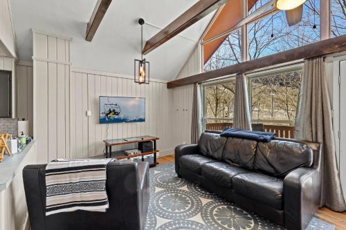 102 Skiview Ln Unit 5 by Carolina Stays in Beech Mountain, USA
