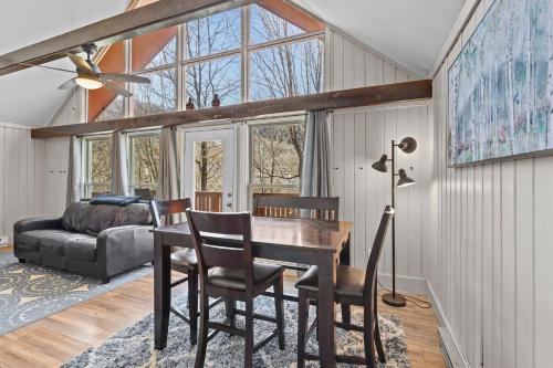 102 Skiview Ln Unit 5 by Carolina Stays in Beech Mountain, USA
