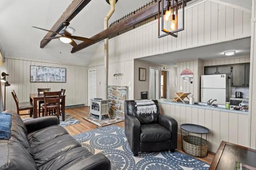 102 Skiview Ln Unit 5 by Carolina Stays in Beech Mountain, USA