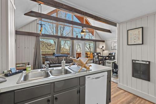 102 Skiview Ln Unit 5 by Carolina Stays in Beech Mountain, USA