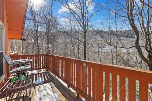 102 Skiview Ln Unit 5 by Carolina Stays in Beech Mountain, USA