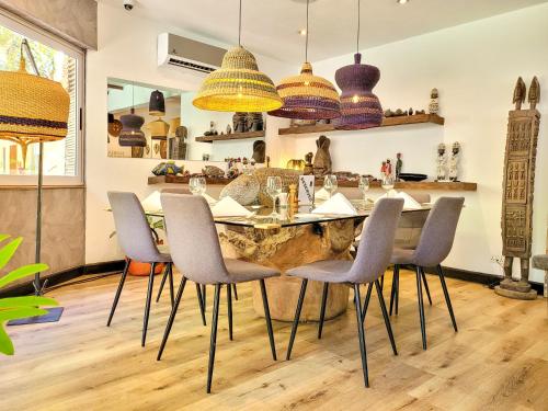 Restaurant, La Villa Boutique Hotel in North Ridge