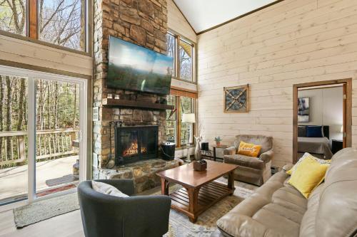 102 Bent Creek Rd by Carolina Stays in Beech Mountain, USA