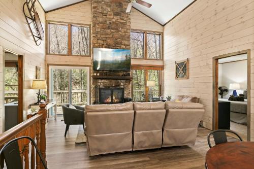 102 Bent Creek Rd by Carolina Stays in Beech Mountain, USA