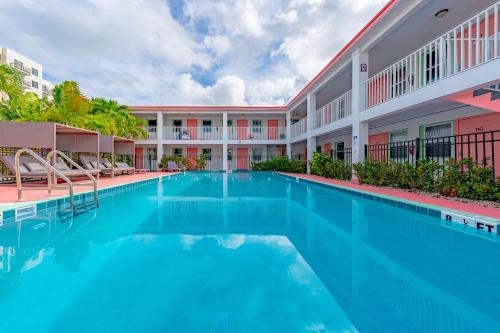 106 Tropical Breeze - Formerly Wells Manor Since 1953