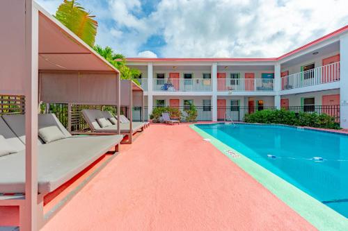 106 Tropical Breeze - Formerly Wells Manor Since 1953