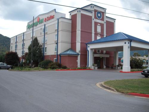 Mountain Inn & Suites - Hampton, TN