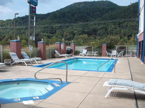 Mountain Inn & Suites