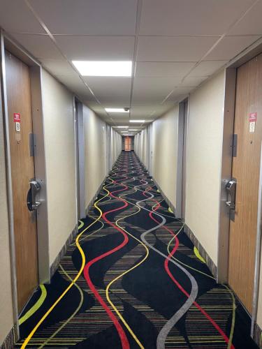 المنظر الخارجي, Perry Inn & Suites National Fairground I 75 in بيرى