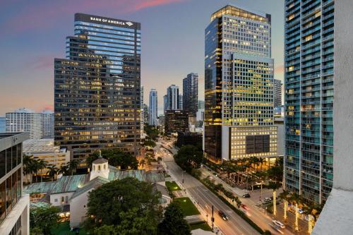 Luxury 2 BD Condo FREE pool + GYM + SPA in Miami, USA