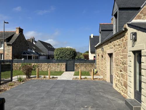 Three-Bedroom House image 1