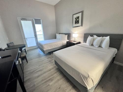 John's Pass Hotel - Fully Remote Check In in Madeira Beach