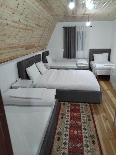 1 double bed, 3 twin beds