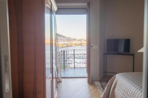 Mergellina Seaside Panoramic Luxury Apartment with Lift, Naples (photo 7)